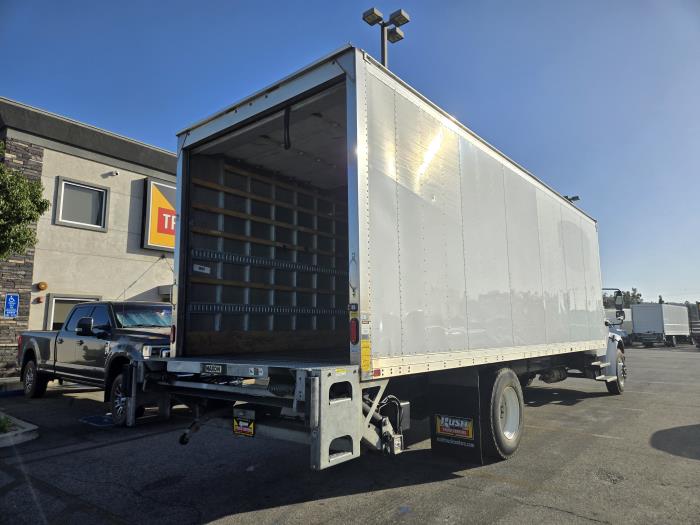 2021 Freightliner Business Class M2 106-4