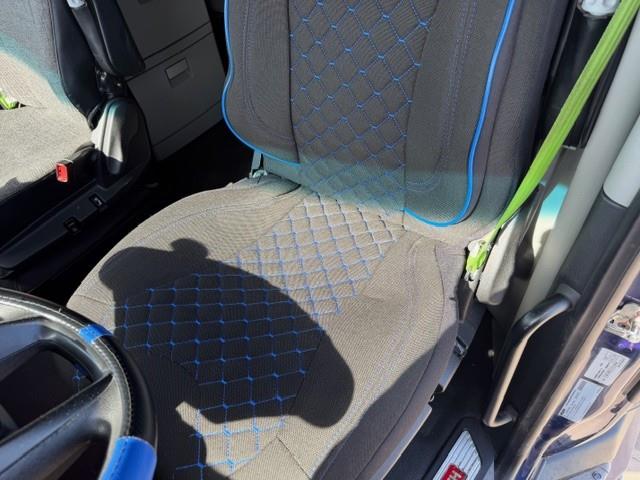 2023 Kenworth T680-29