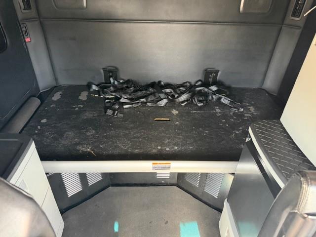 2023 Kenworth T680-35