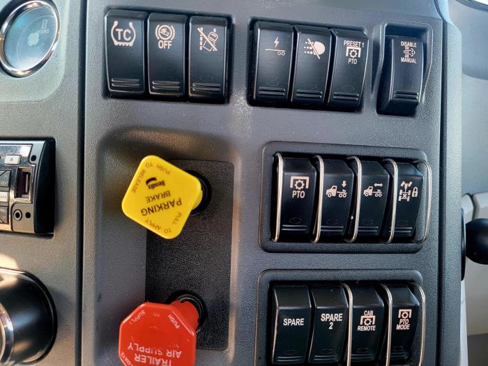 2021 Peterbilt 579-13