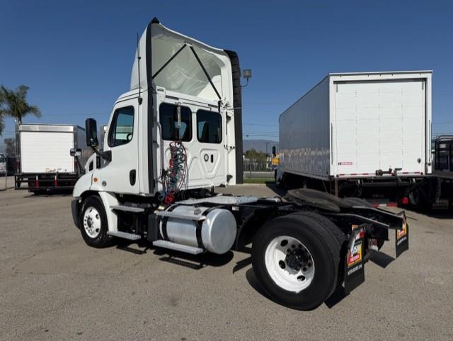 2019 Freightliner Cascadia-6