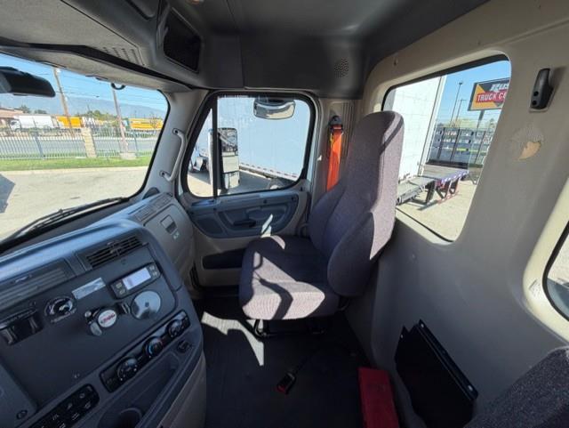 2019 Freightliner Cascadia-16