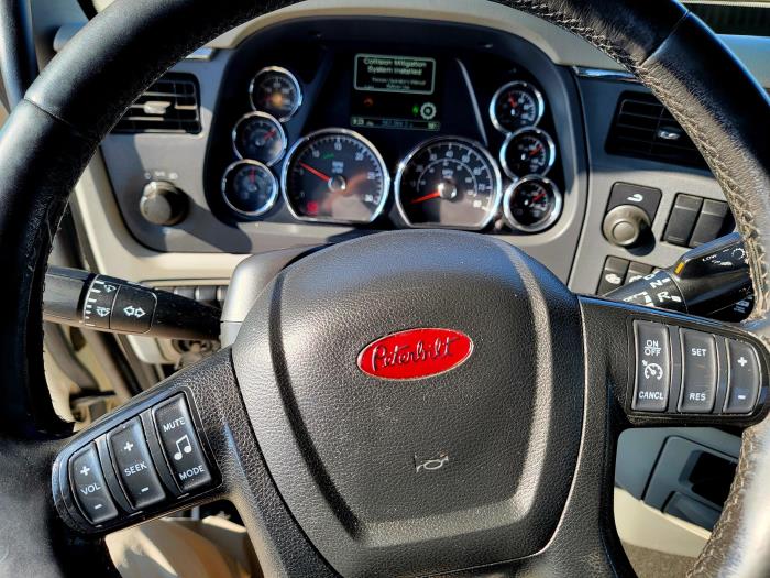 2021 Peterbilt 579-11