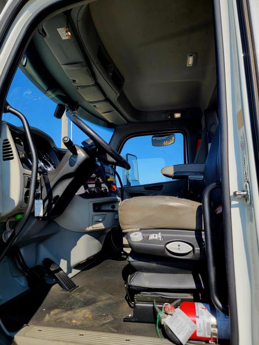 2021 Peterbilt 579-8