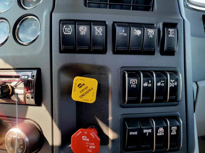 2021 Peterbilt 579-10