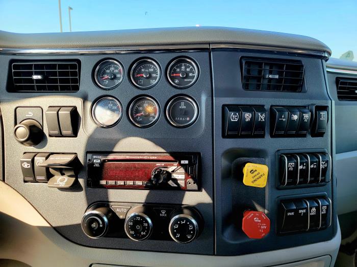 2021 Peterbilt 579-13
