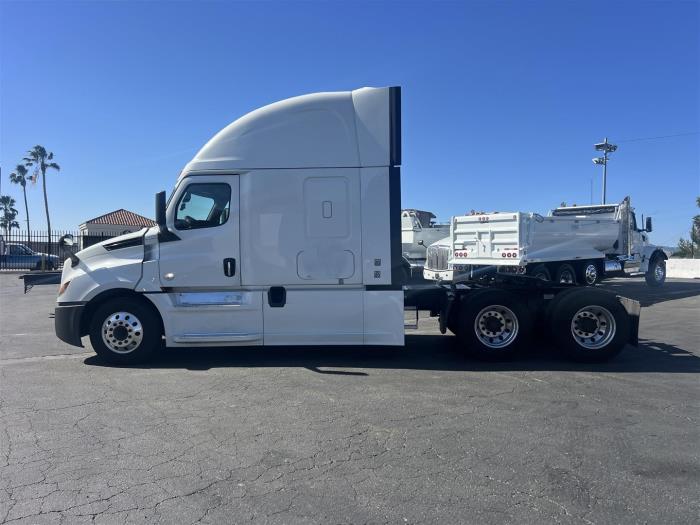 2019 Freightliner Cascadia-8