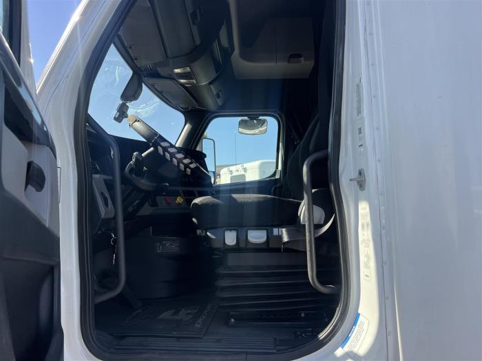 2019 Freightliner Cascadia-13