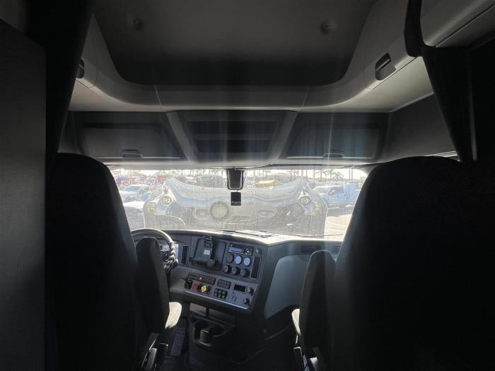 2019 Freightliner Cascadia-14