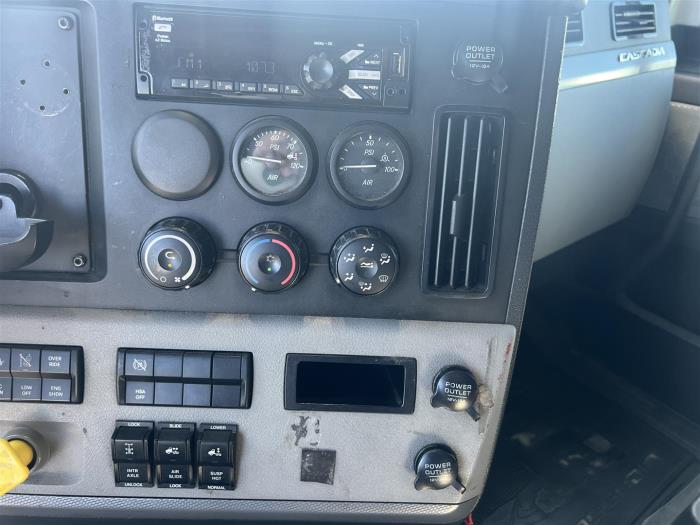 2019 Freightliner Cascadia-15