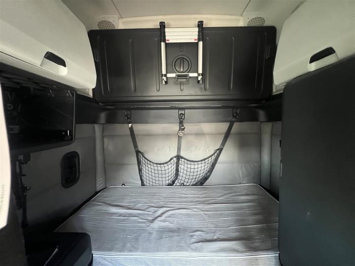 2019 Freightliner Cascadia-18