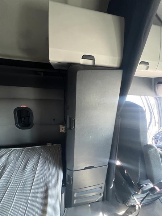 2019 Freightliner Cascadia-19