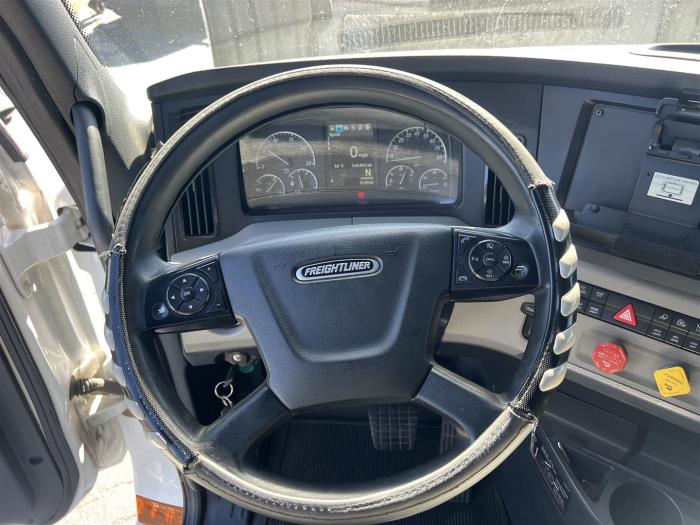 2019 Freightliner Cascadia-21