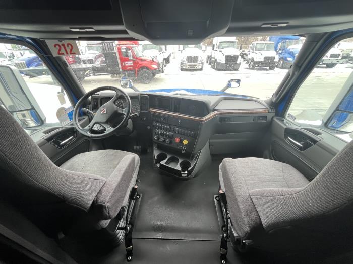 2022 International LT625-10