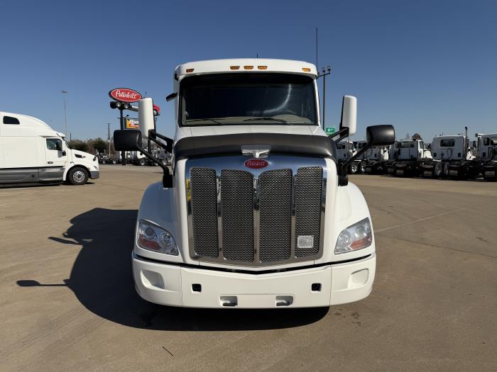 2022 Peterbilt 579-8