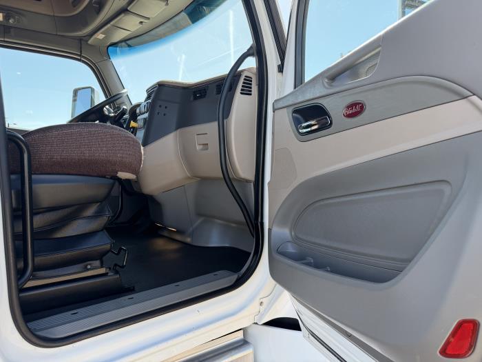 2022 Peterbilt 579-22