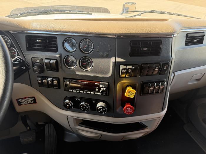 2022 Peterbilt 579-34