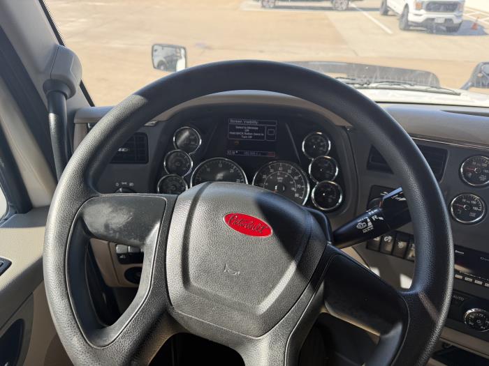 2022 Peterbilt 579-35