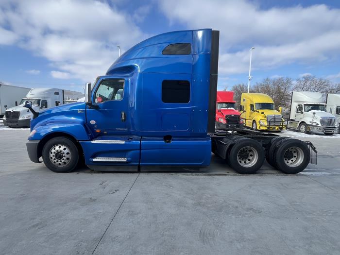 2022 International LT625-6