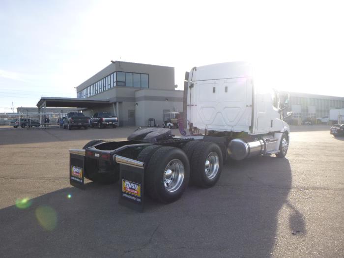 2021 Freightliner Cascadia-7