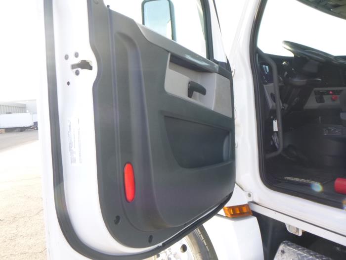 2021 Freightliner Cascadia-15