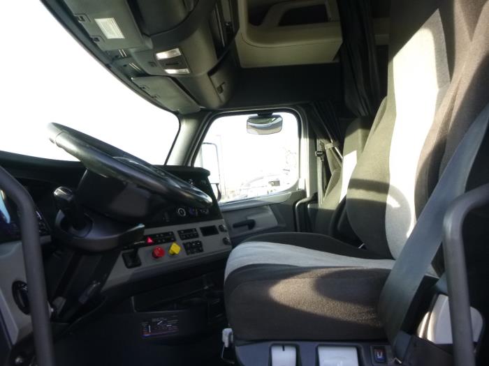 2021 Freightliner Cascadia-16