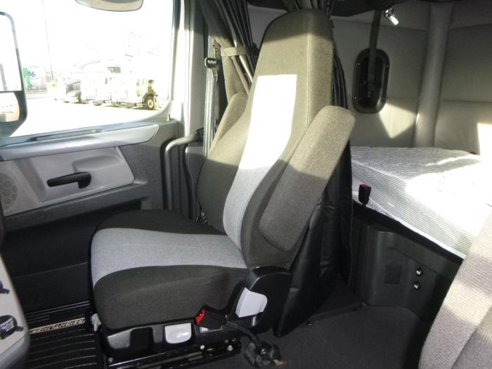 2021 Freightliner Cascadia-22