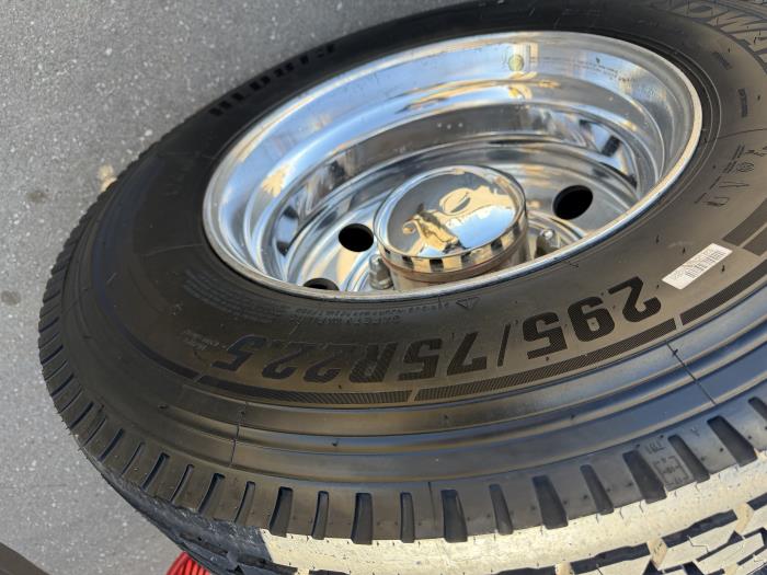 2023 Peterbilt 567-9