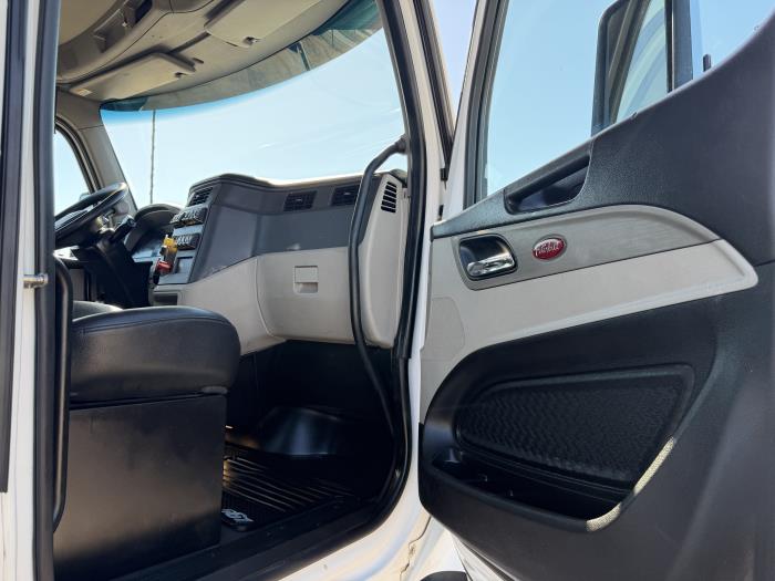 2023 Peterbilt 567-21