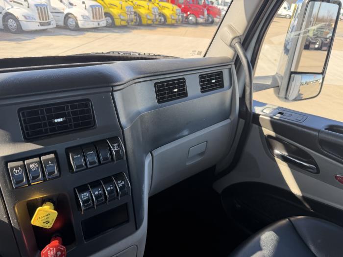 2023 Peterbilt 567-27