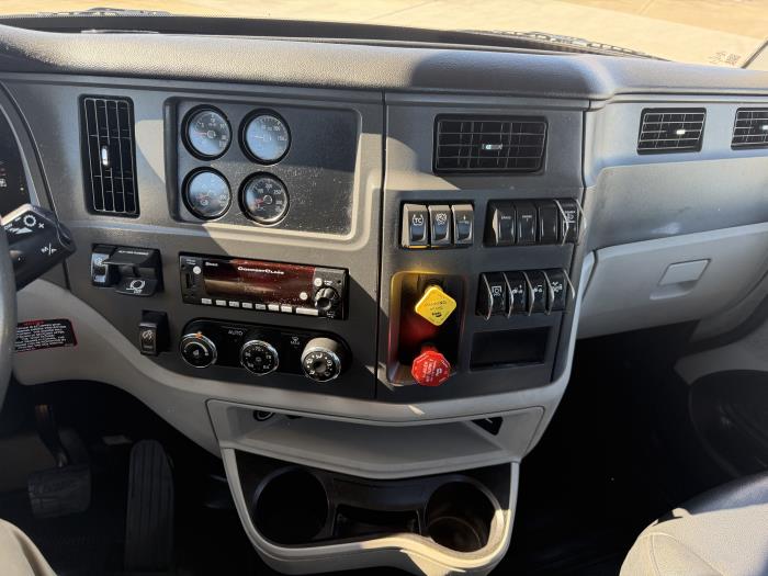 2023 Peterbilt 567-28