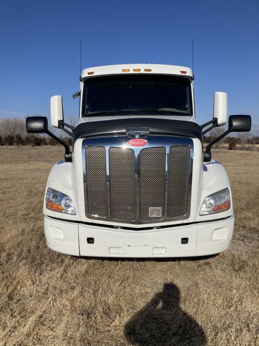 2022 Peterbilt 579-3