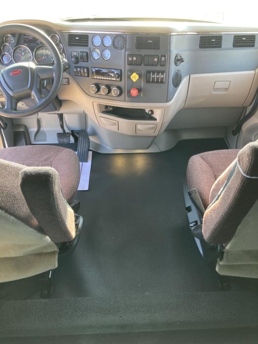 2022 Peterbilt 579-11