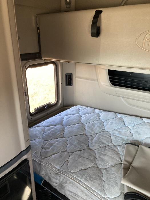 2022 Peterbilt 579-13