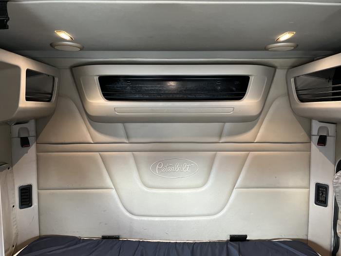 2022 Peterbilt 579-13