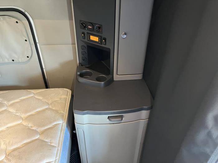 2021 Peterbilt 567-15