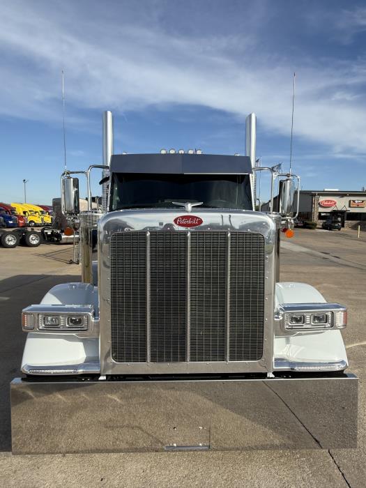 2027 Peterbilt 589-7