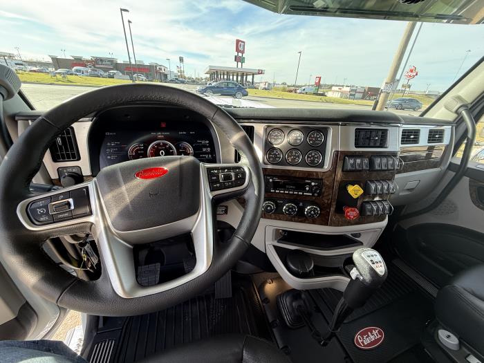 2027 Peterbilt 589-16