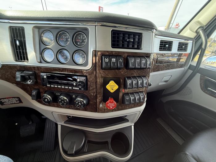 2027 Peterbilt 589-18