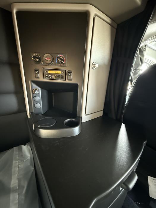 2027 Peterbilt 589-30