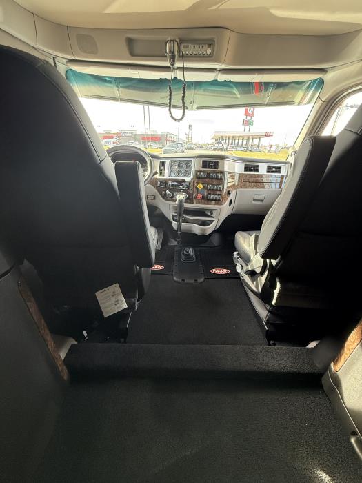 2027 Peterbilt 589-32