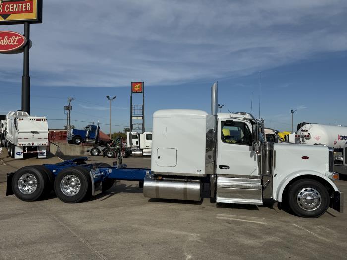 2027 Peterbilt 589-35