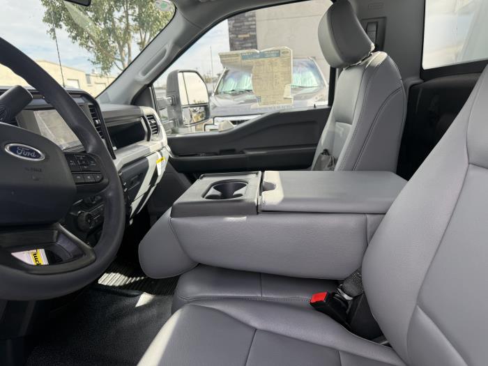 2025 Ford F-550-27