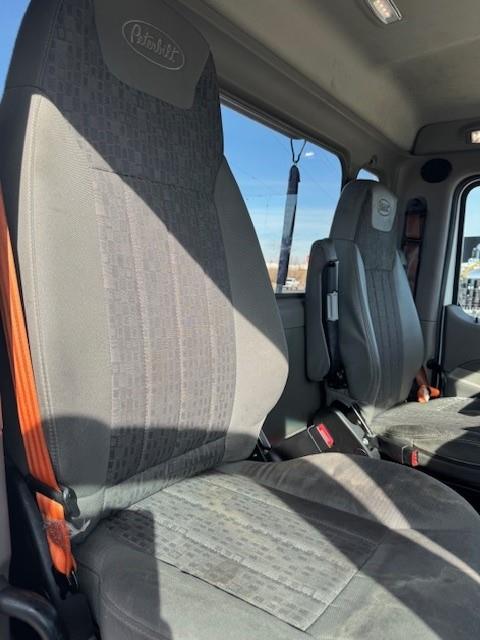 2021 Peterbilt 579-47