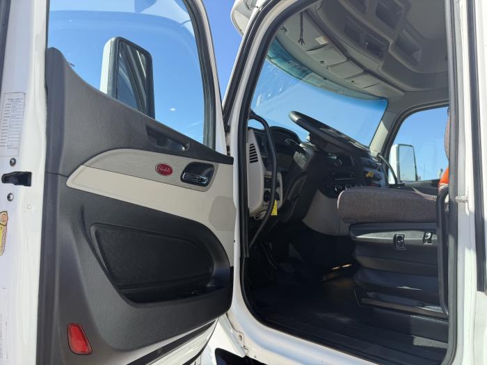 2022 Peterbilt 579-24