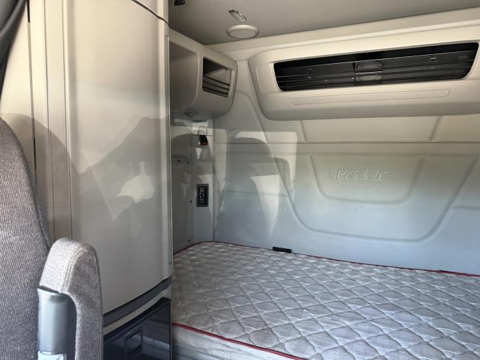 2022 Peterbilt 579-28