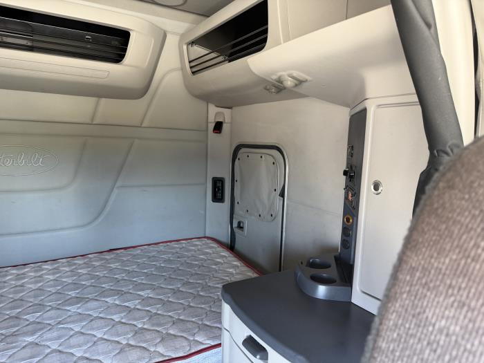 2022 Peterbilt 579-30