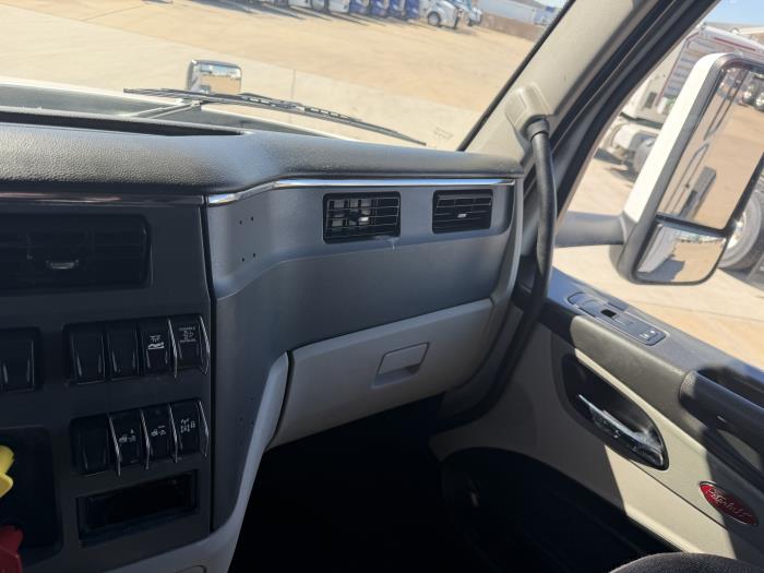 2022 Peterbilt 579-33