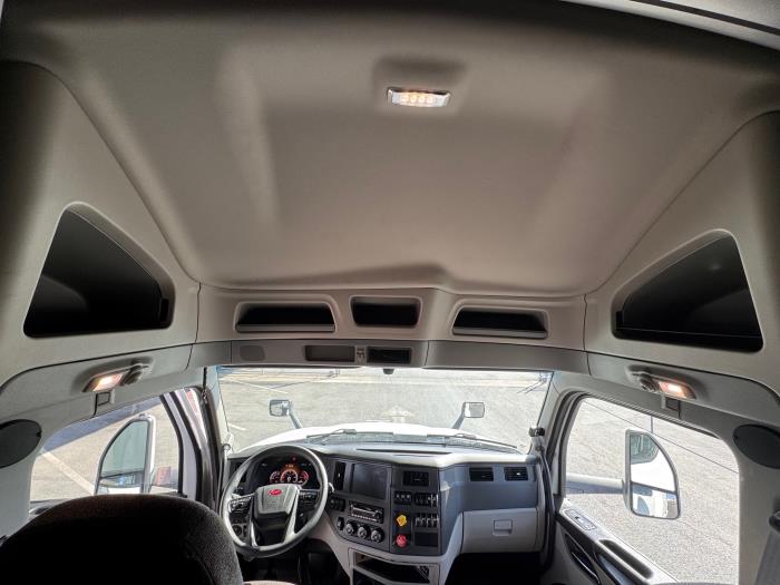 2023 Peterbilt 579-13