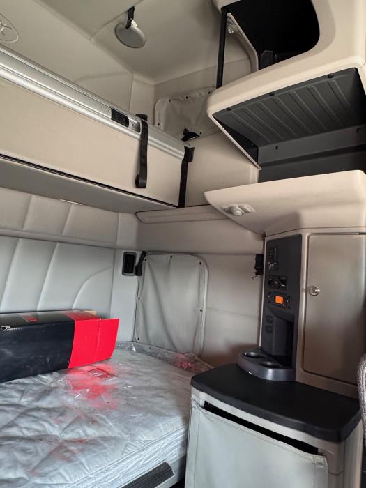 2023 Peterbilt 579-16